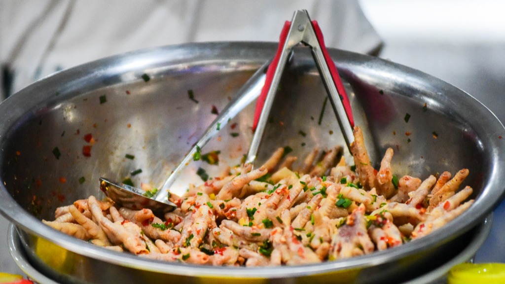 黎里古镇辣鸡脚，有点像泡椒凤爪，却又藏着江南古镇的舌尖匠心