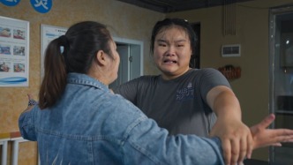 打开孤独症孩子的壳，这2个“拥抱”应贯穿终身训练