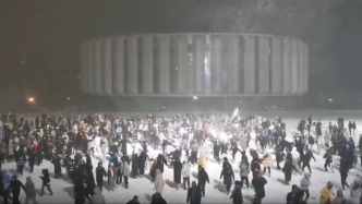 吉吉帶你看一看，在東北什么才叫打雪仗！