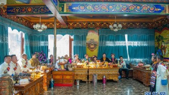 西藏日喀則群眾喜過(guò)農(nóng)家新年