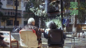 《翠湖》：一汪靜水，映照萬(wàn)家燈火