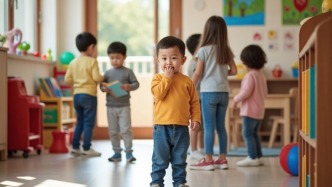 孩子上幼儿园总要求“第一个接”，怎么办？