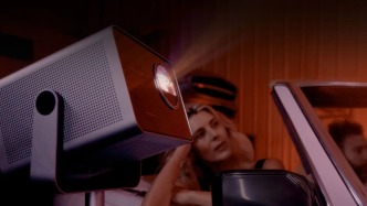 投影仪销量暴跌：电视降价、短剧兴起，昔日“家庭影院”今成鸡肋？