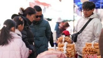 藏历新年来临 西藏拉萨街头年味渐浓