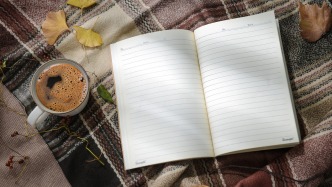 簽兩份合同，署名卻“因地制宜”，編劇署名權(quán)如何保障？