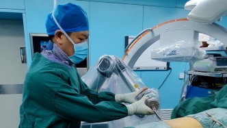 机器人亚毫米级精准护航！郑州市中心医院为63岁高危骨盆骨折患者微创救治