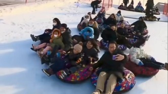 直接滑進(jìn)“冰鍋”是種什么體驗(yàn)？長白山天池冰鍋滑梯上線