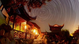 “我什么時候能夠再看到我故鄉(xiāng)里的月亮呀！”