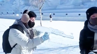 長(zhǎng)春冰雪新天地寒冰武器鋪升級(jí)！哪個(gè)男生能拒絕“冰AK”的誘惑？