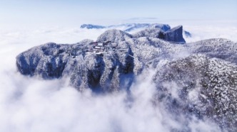 湖南張家界天門山：玉樹瓊枝，云海仙境