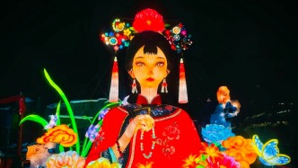 自贡彩灯“遇见”满族格格 看新春灯会里的年味儿