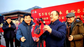 書法家泰山為游客寫春聯(lián)活動(dòng)獲近2萬余游客參與 20余家中央媒體報(bào)道