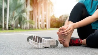 双脚有这5个症状，可能是疾病发出的信号！