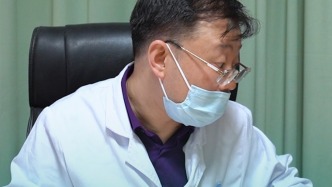 怀孕的时候家里喷了油漆，是导致宝宝并指的原因吗?