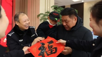 荊門掇刀公安舉辦“迎新春 寫春聯(lián) 送祝?！被顒?dòng)