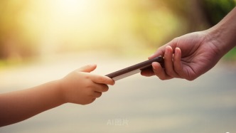 许兰：当“朱拉粉”遇见“中国红”｜教育外交官话合作