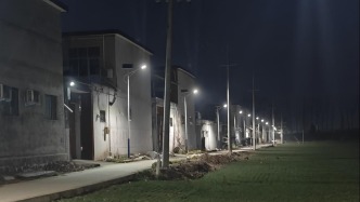 河南职院向定点帮扶村庄捐赠爱心路灯