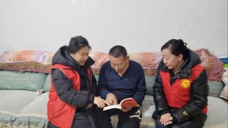 送學(xué)上門聚“黨心” 理論學(xué)習(xí)不“打烊”