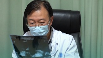 6根腳趾的寶寶媽媽堅持手術(shù)切除