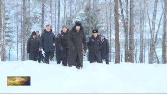 蹚著沒膝積雪，吉林省委書記黃強前往邊境線實地踏查