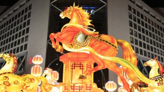 新春走基层|“万马”奔涌中轴畔 古都新春焕“京”彩