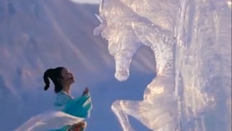 江尋千（九月）連續(xù)三年在長(zhǎng)春冰雪新天地鑄就巨作，馬年限定龍馬冰雕