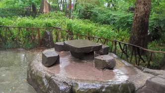 杜甫七律《宾至》新解