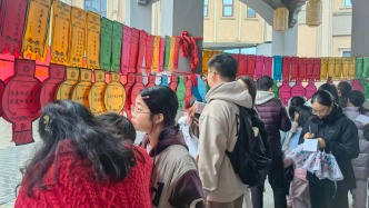 從“看景”到“讀書” 南岳年味漫書香