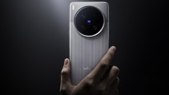 手机厂商集体“换剧本”：华为装风扇、荣耀加机械臂，2026年新机卷疯了！