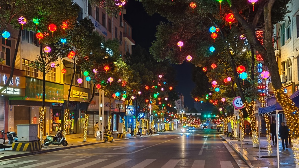 陜南平利五彩街燈營造濃濃年味