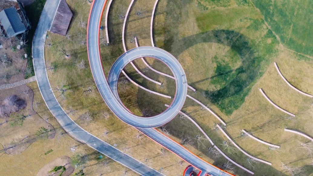 茗山之上，棧道如虹