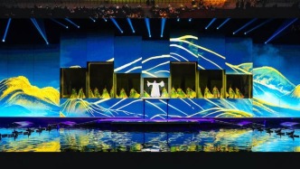 秋色連波起，醉臥不夜城