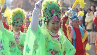 传统与新潮的碰撞，秧歌快闪把年味“扭”回来了！