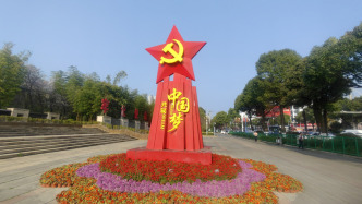 西秀区城管局-春节“不打烊”  精护绿植贺新春