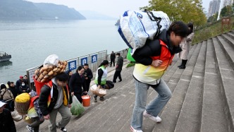 【新春走基層】跟著“渝忠客2180”去賣菜