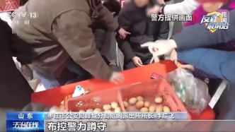 专挑老年人下手！“扫码送鸡蛋”套走个人信息，5人被抓！