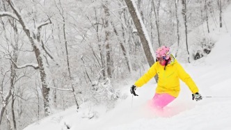 春天也能滑雪？白山春雪季攻略来了，超好玩！