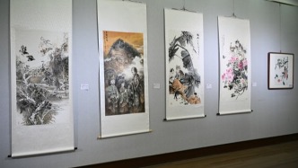 “東方微笑·彩墨迎春”2026年天水市文化館職工書畫作品展火熱展出中