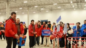 快递网点迎节后派件高峰，人手短缺全员上岗支援