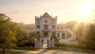 回到长沙，他投资千万建了座“童话城堡”