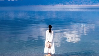 赛里木湖旅拍经营权拍出千万，最后谁买单？