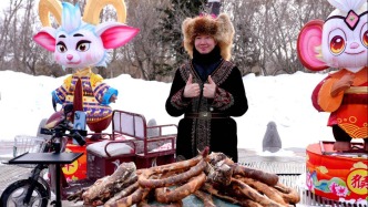 富蕴县：社火巡游“闹”元宵，赏灯映月“庆”上元