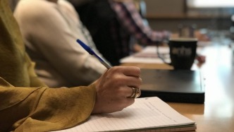 亞馬遜再裁1.6萬人應對AI競爭，AI淘汰人咋這么快？