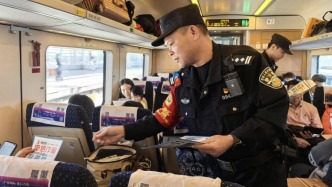 把平安寫滿千里鐵道 —— 記堅(jiān)守春運(yùn)一線二十載的乘警梁家政