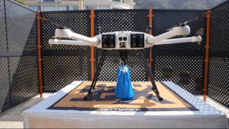 廬山西?！翱罩形锪鳌鄙暇€，無人機送餐飛入山水畫卷