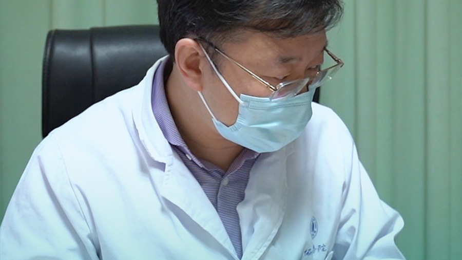 你没看错就是6根脚趾，穿鞋挤脚还是选择切掉
