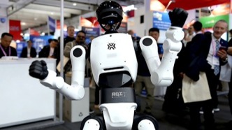 人形机器人天工海外首秀绝活