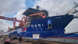 我国首艘分布式泵舱超大型自航耙吸挖泥船下水