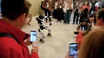 聚焦AI与6G、多款新品亮相MWC 2026，浦东智造闪耀“全球通信第一展”