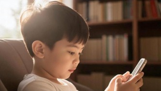 中国教育报评论员：防范短视频夜间沉迷，平台要担起责任